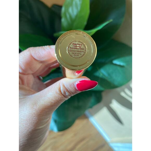 NEW Wander Beauty Flash Focus Hydrating Foundation Stick in Golden Medium - Picture 4 of 6